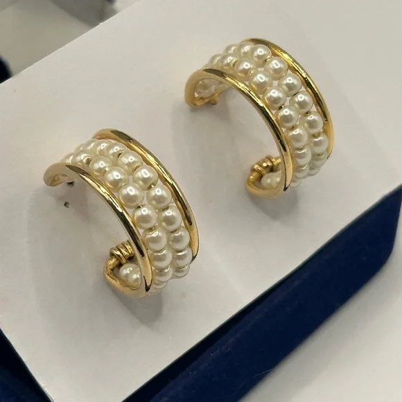 Avon Gold and Pearl Accent Earrings - Picture 1 of 9